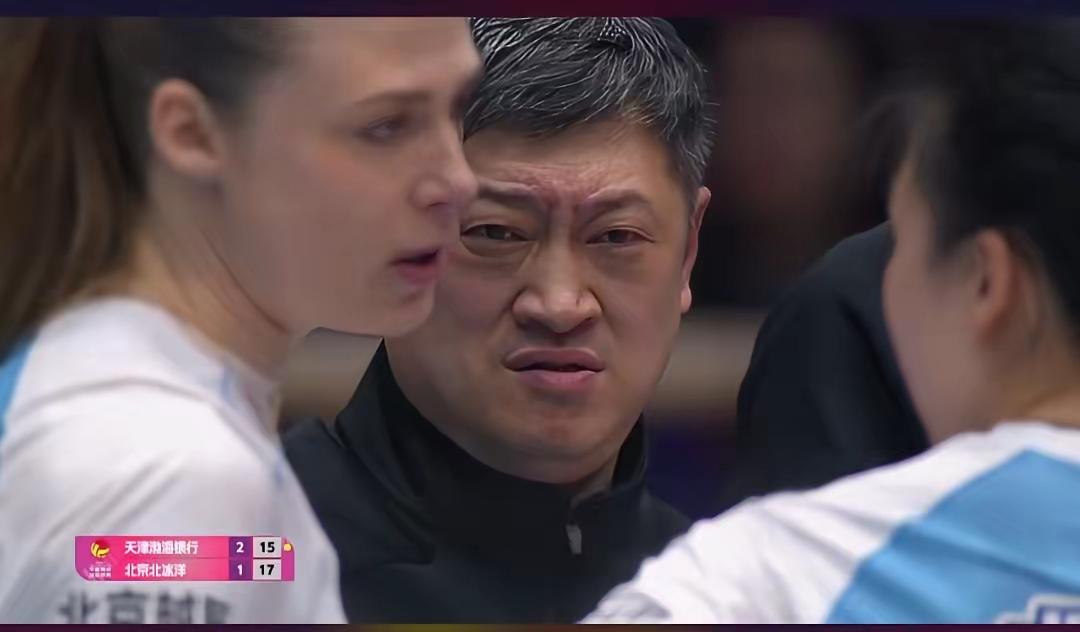 江苏女排只有嫉妒羡慕的份啊！季后赛眼睁睁地看着北京和上海女排轮番磨蹭天津队，而
