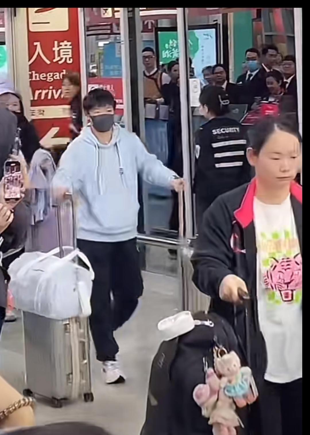 孙颖莎终于露面了！今天是孙颖莎的生日很多球迷都在等她的消息出发的时候，没有