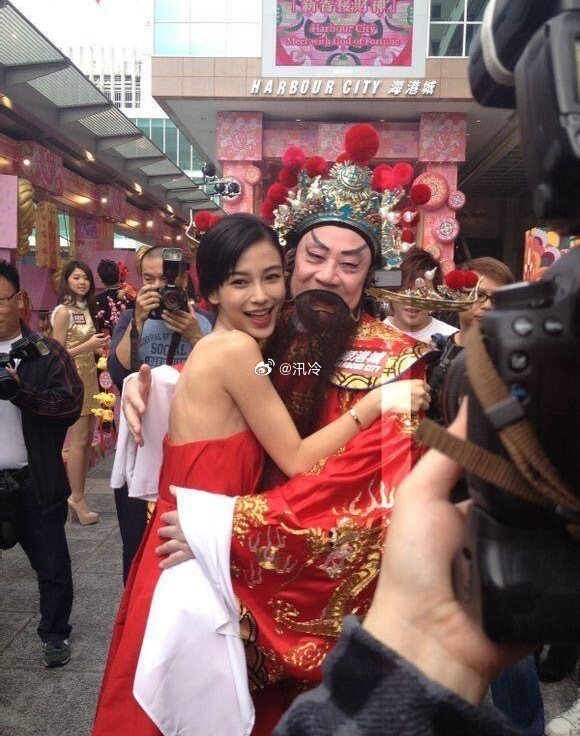 杨颖生图虽然不白但是却藏不住她的美貌