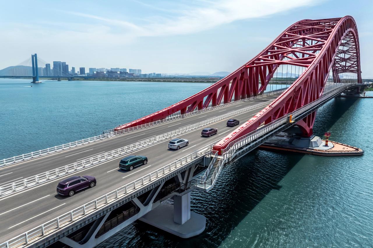 鸿蒙生态加持，问界M8让车成为可进化的智能终端问界M8的智能体验，远不止于配置