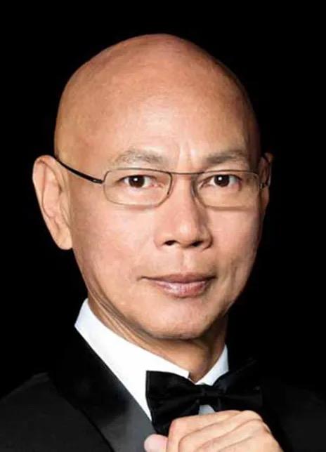原来我以为罗家英是大度，现在才知道他其实是暗示。汪明荃财产千万，准备身后捐给慈善