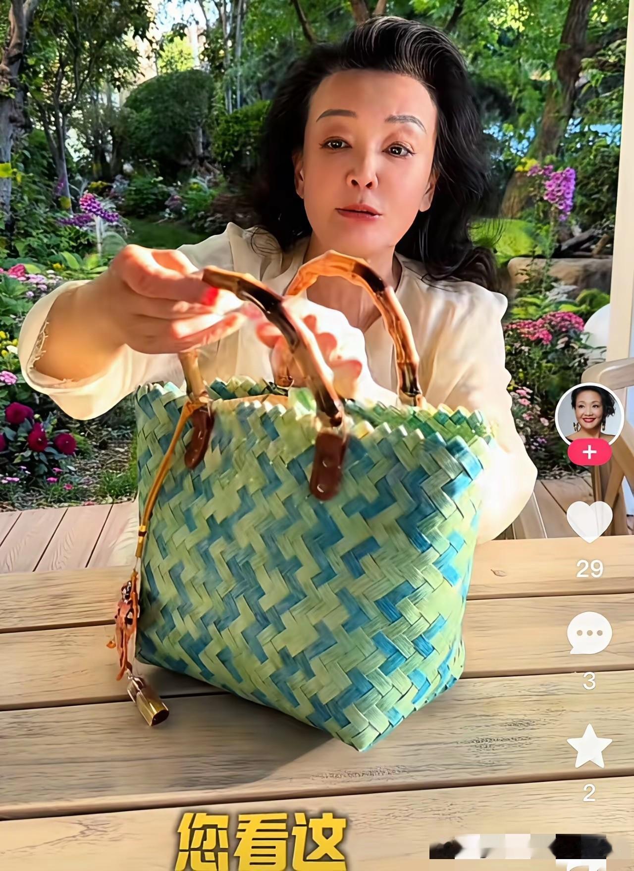 张兰套路玩得明明白白，又功利又爱装真是把人心和流量玩得透透的😂嘴上喊着