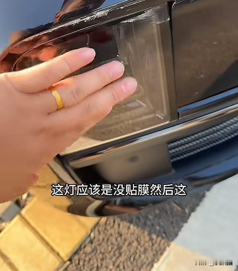 河南许昌，出租车司机凌晨五点蹭到别人的车后，为了等车主出现他竟原地等了十二个小时