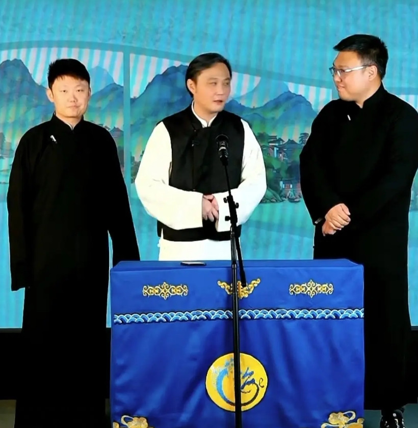 闫宗海版《扒马褂》真真的三不沾，和马褂不沾边闫宗海自己演，还得给戴眼镜的当旁白