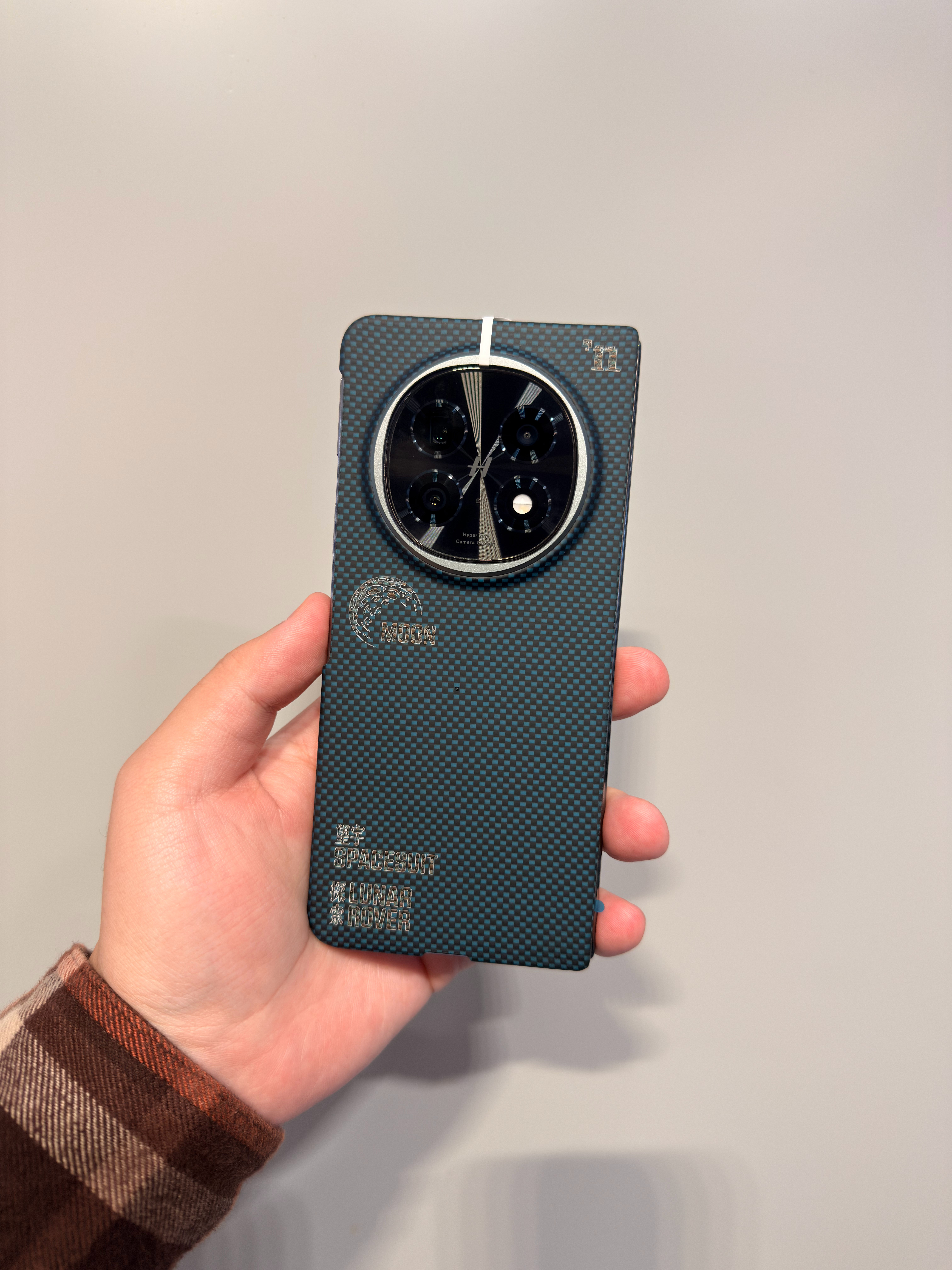 卖手机壳比卖手机还赚钱这种凯夫拉的壳一个四五百也只有我会抽给大家了