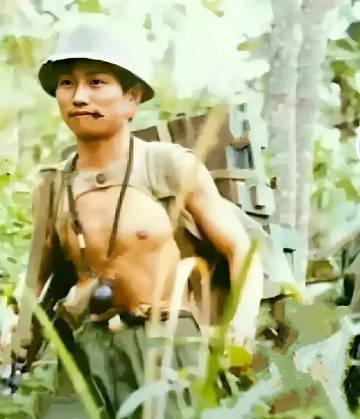 这是1986年，老山轮战时，47军141师421团的战士王林科在运输战斗物资时拍