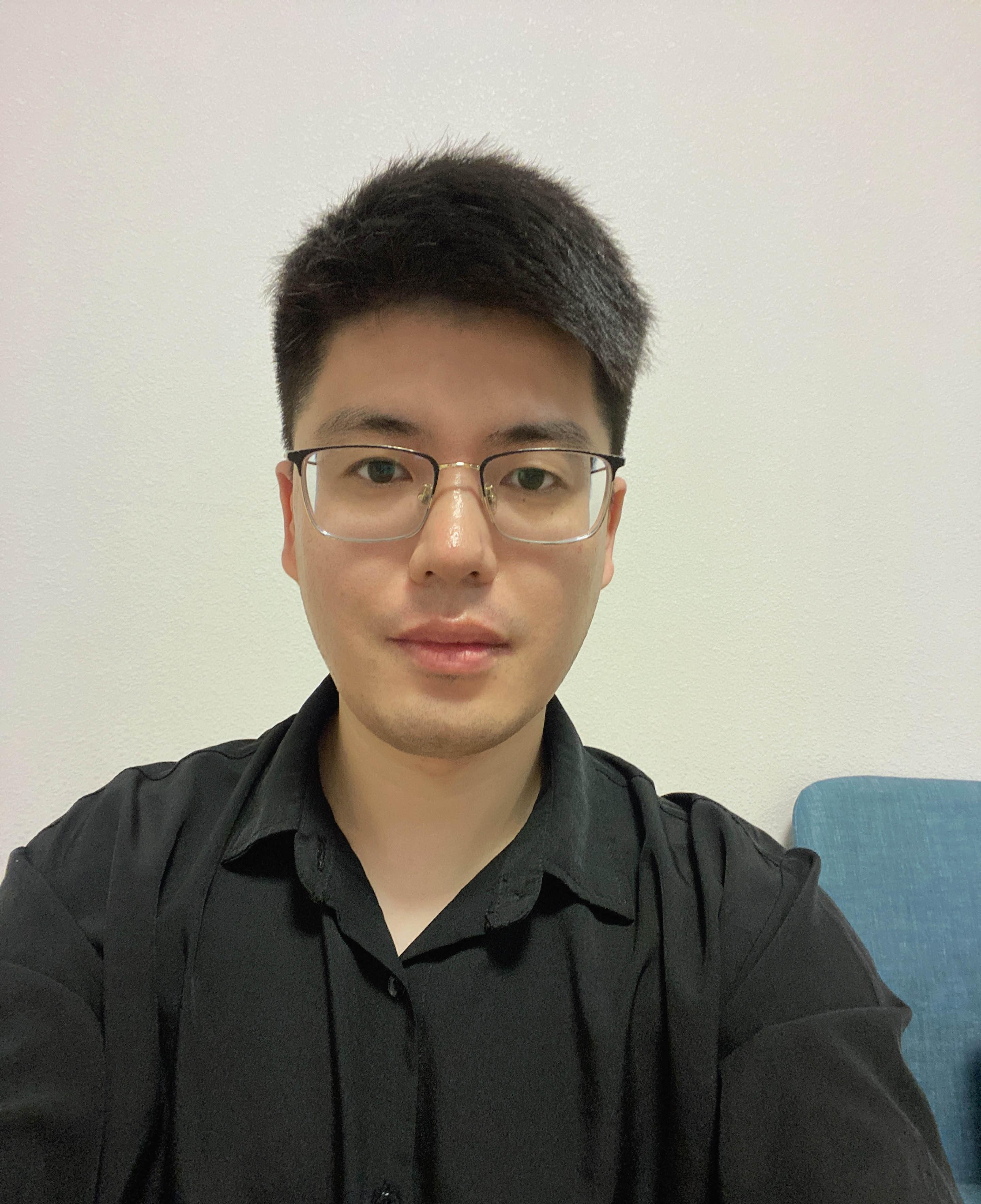 大家好，我是85年的大龄未婚青年小罗。父亲的电话打破了我的平静，村里一位62