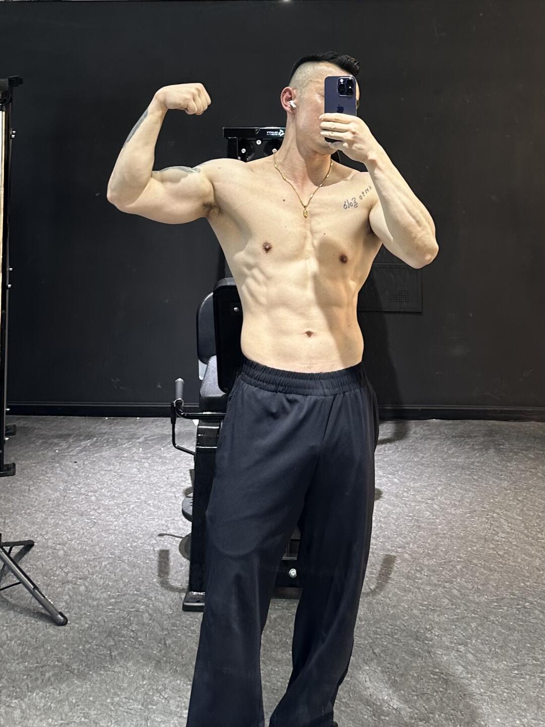 帅哥你的身材好好