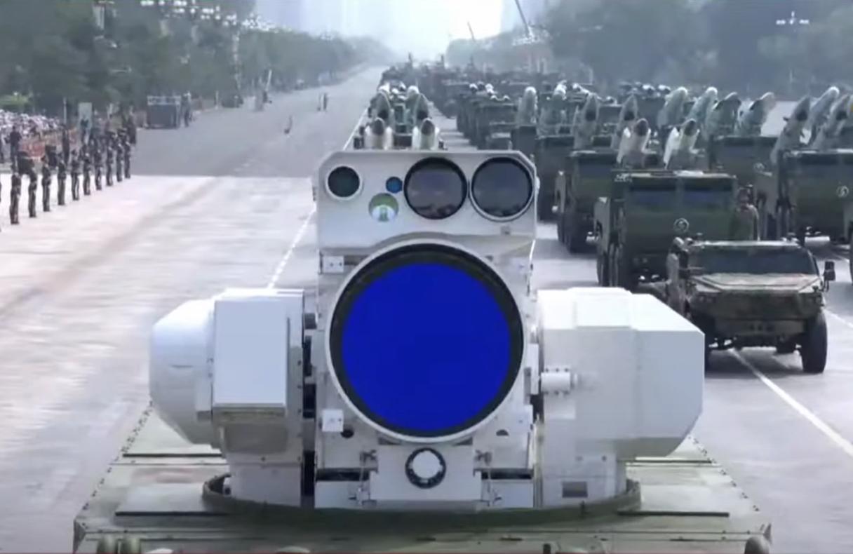 大阅兵里的高端货目不暇接，但以下几幕场景恐怕最让他国惊呼“MyGod”，这是无