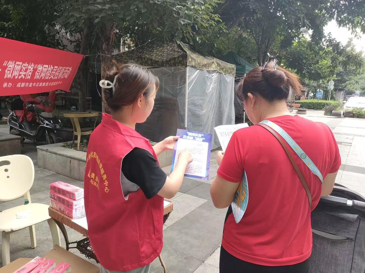 我女儿，本科毕业，考上了社区的网格员。到手工资，3300。我知道，很多人一听