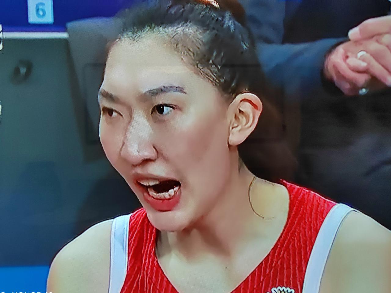 61：94！中国女篮以33分之差输给美国队，给所有上场10名球员评分：罗欣棫