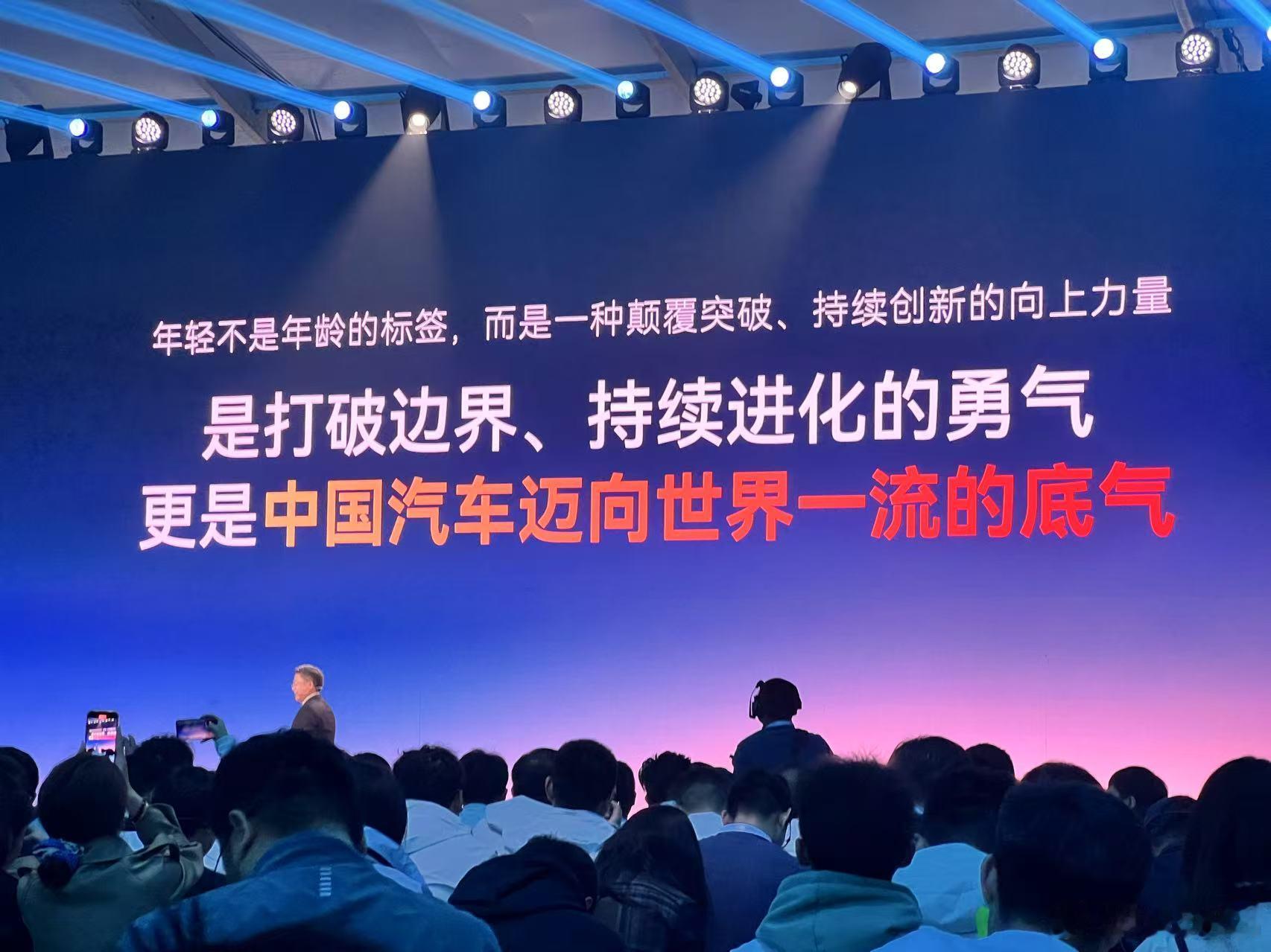 年轻新主场！就在今日，奇瑞艾瑞泽8PRO正式上市啦！价格一公布，我就深感其性价