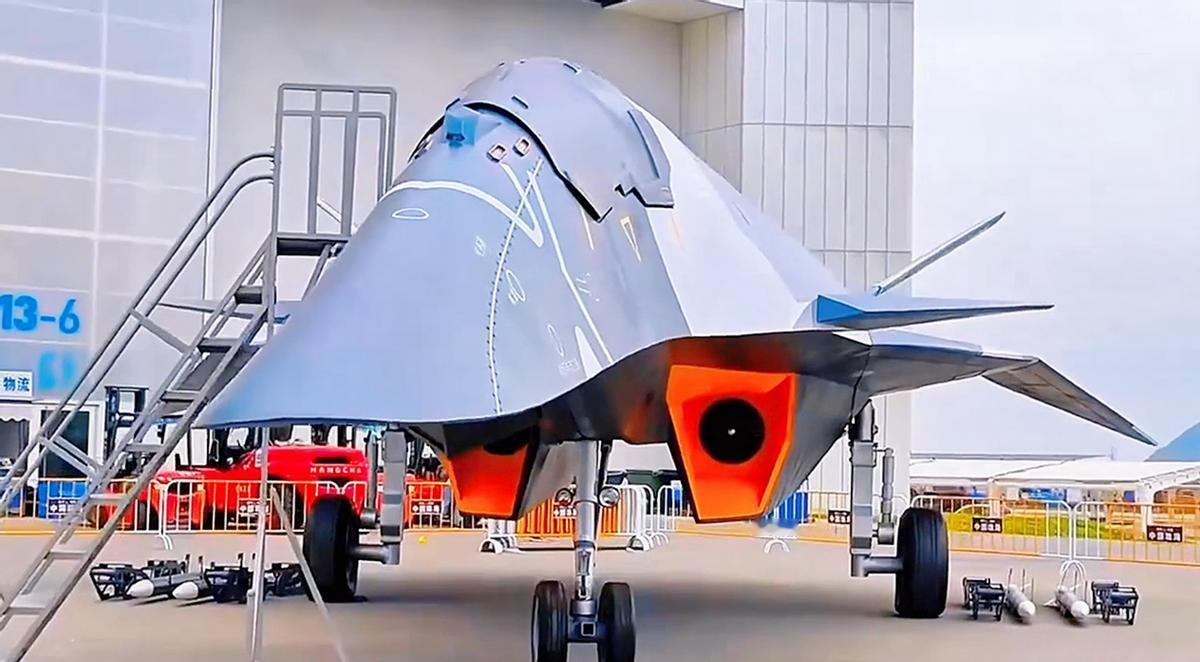 美：嘿，听说你们最近被我那两手给震慑住了，只能躲在家里搞点科幻片自我安慰？中：