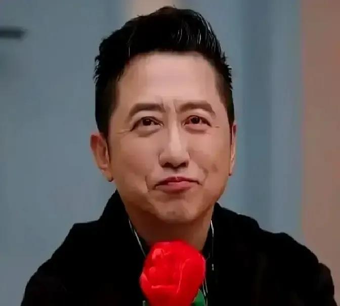 庾澄庆被问恩利唱《情非得已》，一句孩子爱唱歌挺好把我听愣。离婚多年，前妻伊能静