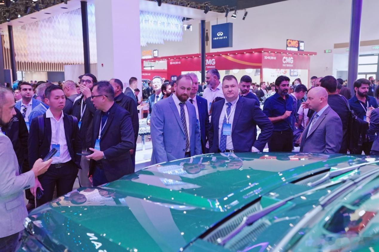 42.8万起，3.0TV6+Hi4-T混动系统，坦克700车展官宣：将战达喀尔