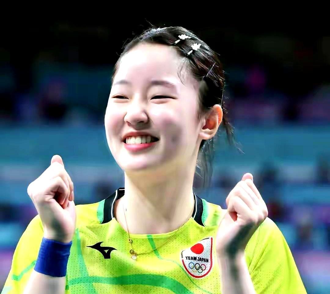 日本那边乒乓球全锦赛，女单决赛又是老熟人。早田希娜对张本美和。这俩人