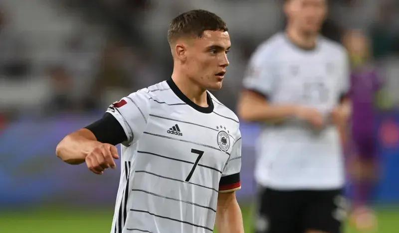 还能不能踢了？维尔茨既然不适应英超，那么打欧冠应该没问题吧！总不能连欧冠都踢不好