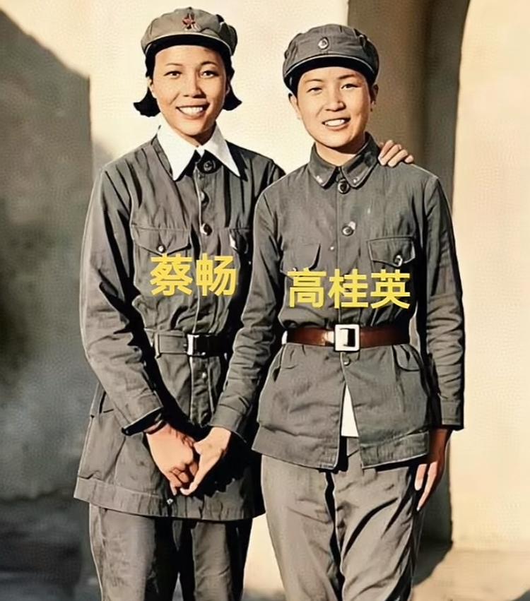 30年代，蔡畅与战友在延安的留影。