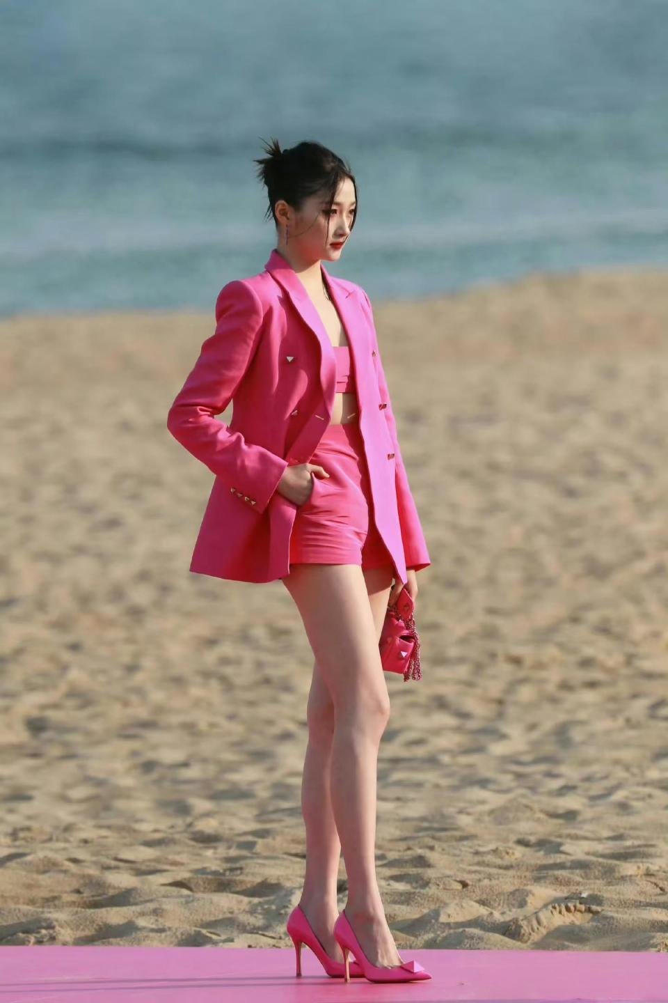 关晓彤腿精本精关晓彤关晓彤