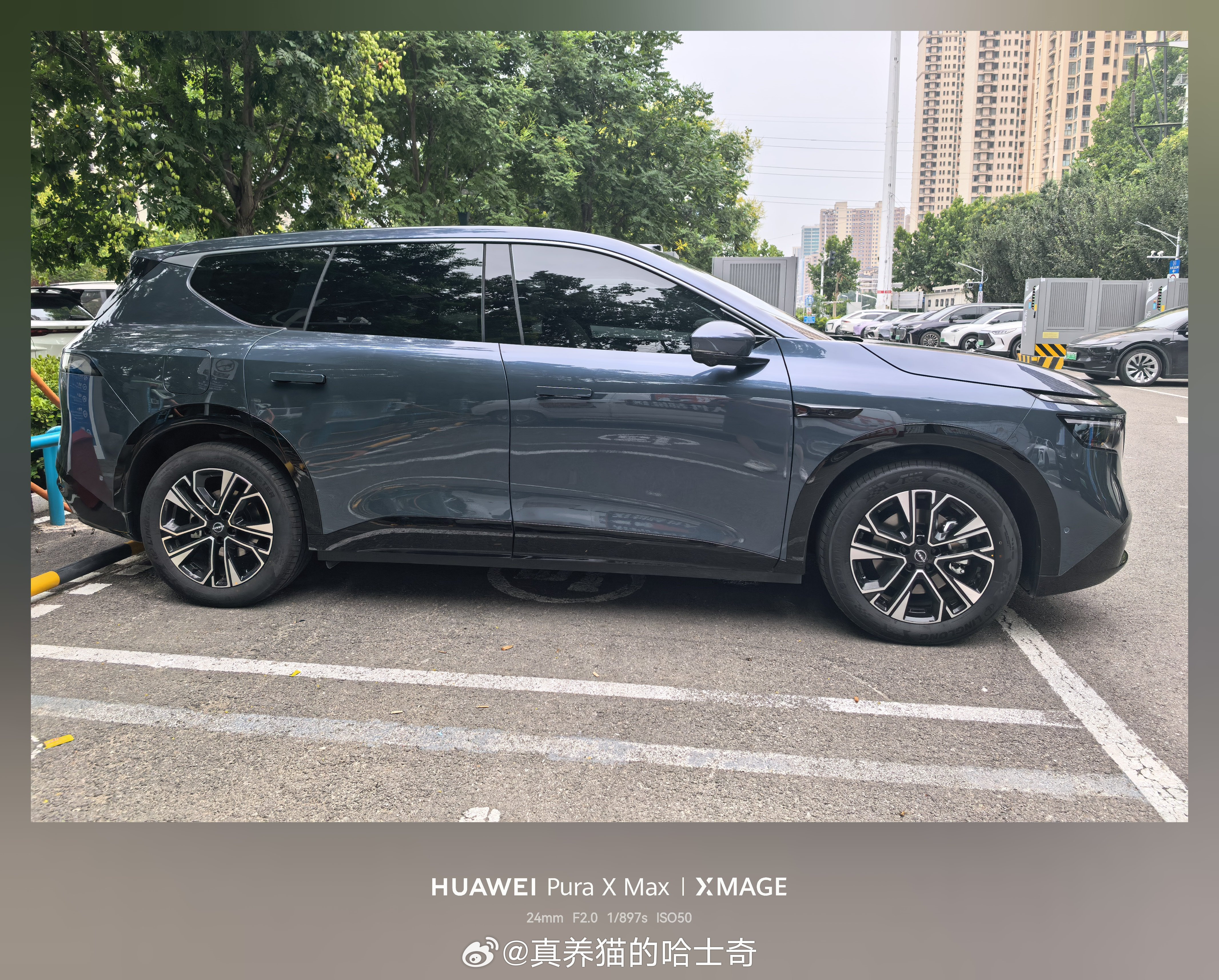 还看到一辆日产NX8，线下第一次见这车，我很好奇为啥选这车，就找车主聊了几句。车