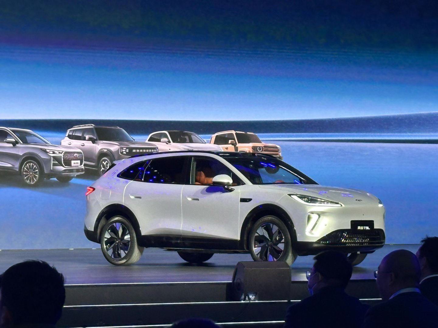 奇瑞AI之夜，其实也是奇瑞新车之夜，主角依然还是新车。iCARV27，风云A9