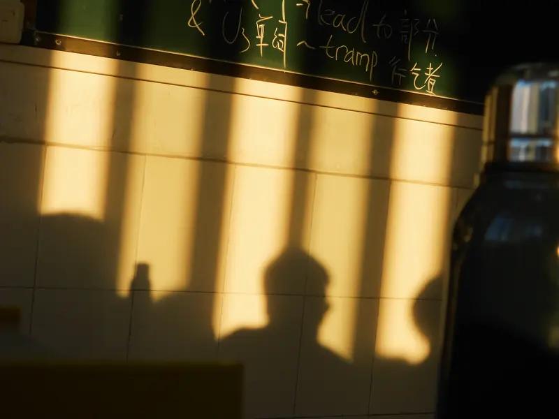 我记得90年代的时候，有人高二就报名参加高考，还考上了本科。那这样的情况，可不像