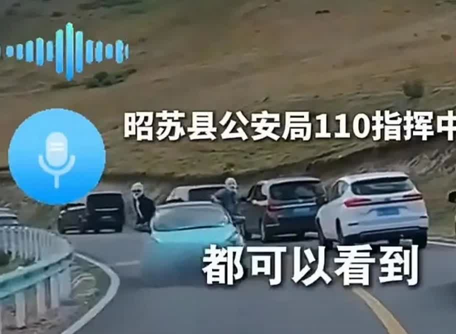 这两天刷到新疆某地有三台车疯狂飙车，更令人不安的是车上的青年竟头套着像恐怖份子的