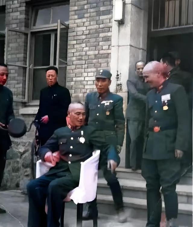 老蒋是浙江人，也最信任浙江人，他的第一文胆陈布雷是浙江慈溪人，他最信任的将领陈诚