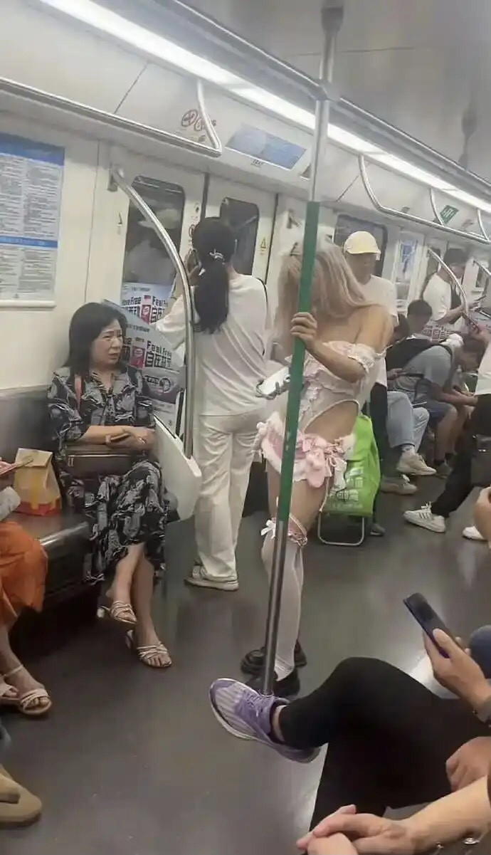 大妈表示，这给我干哪来了？
