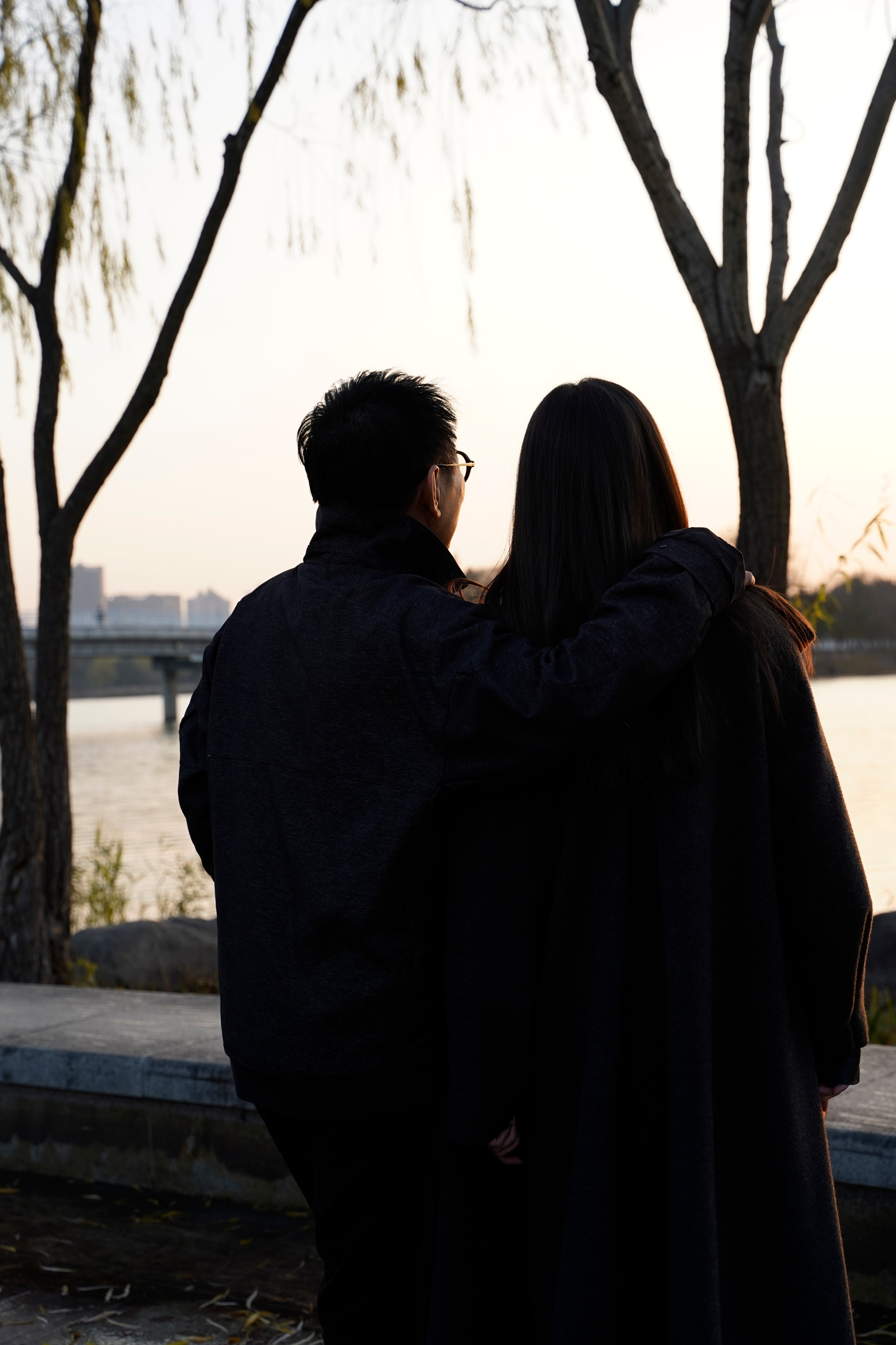 李连杰和小女儿同框好暖活动现场秒变温馨家庭日，镜头下的李连杰完全没了功夫巨星的