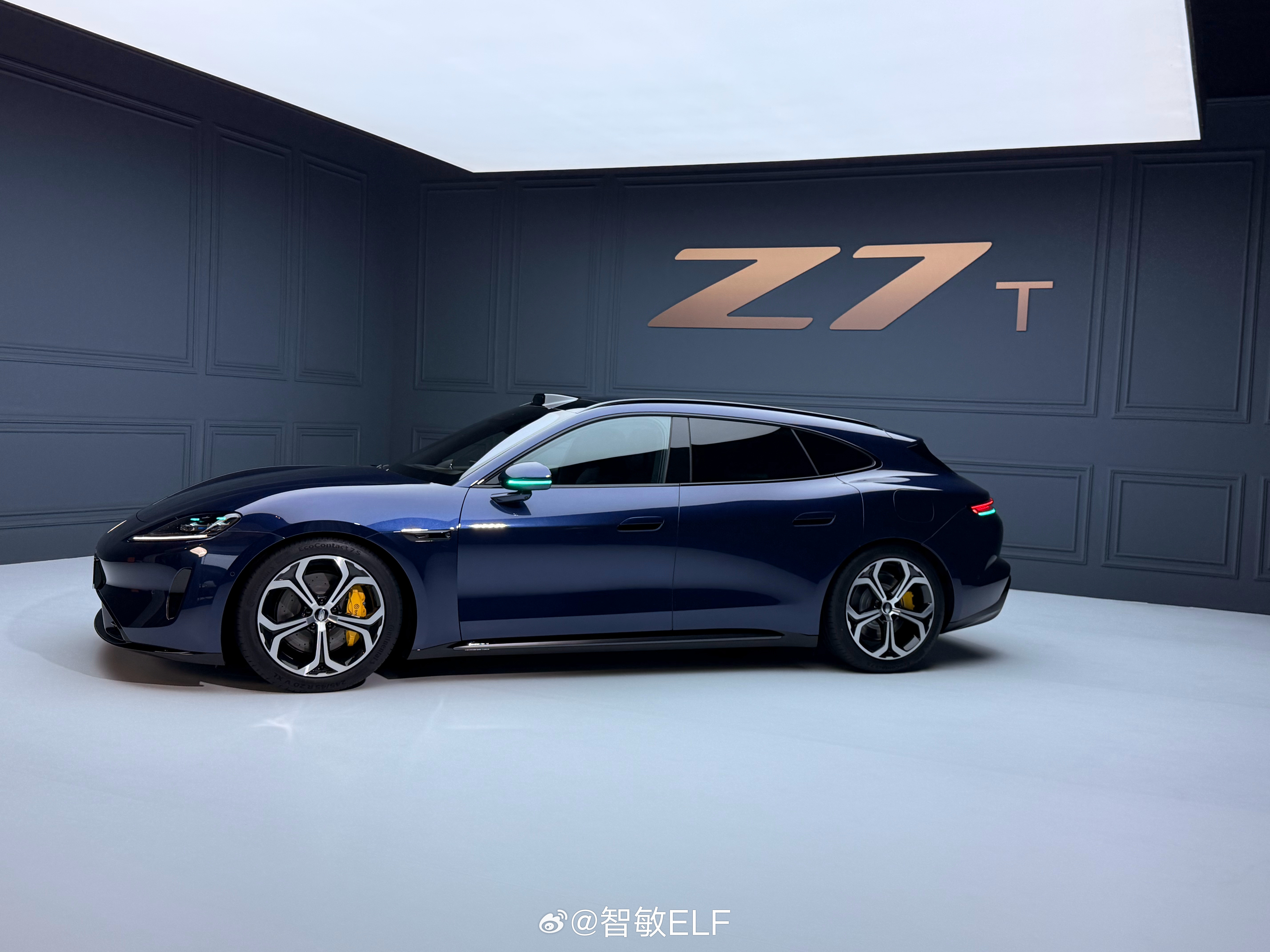 尚界Z7拍完了实车真的好帅Z7t这个深蓝（杜维埃蓝）最最最最最最喜欢怎么可以做到