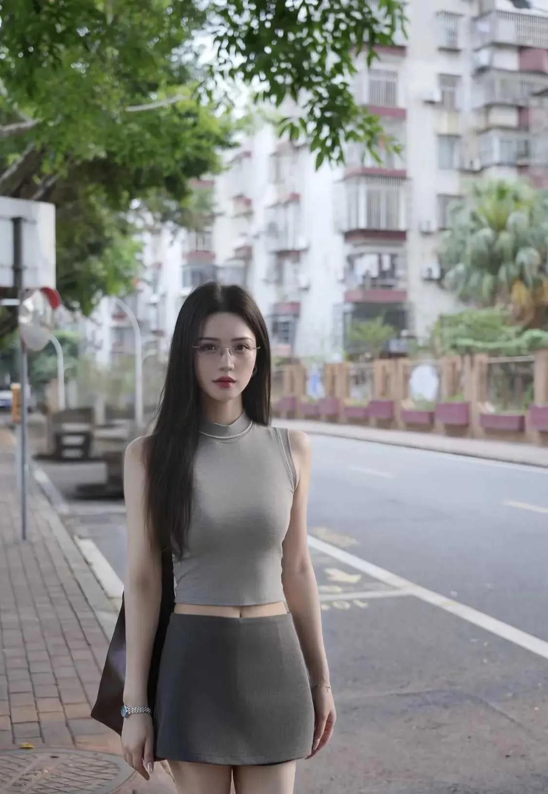 身材已经够好了，颜值居然还这么顶，让人如何不心动！