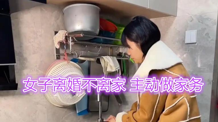 女子离婚赖着不走,前夫和现任赶人,女子:喜新厌旧,不念旧情