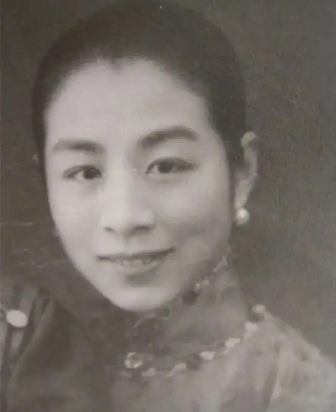 1947年，李国秦意外得知养女怀孕了，而孩子的父亲就是自己的丈夫张福运。张福运却