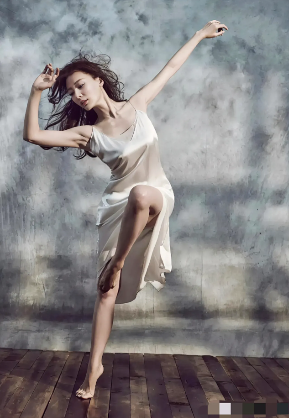 陈数，168cm，光着脚跳芭蕾舞，真的是美成了一幅画，真是从头美到脚！