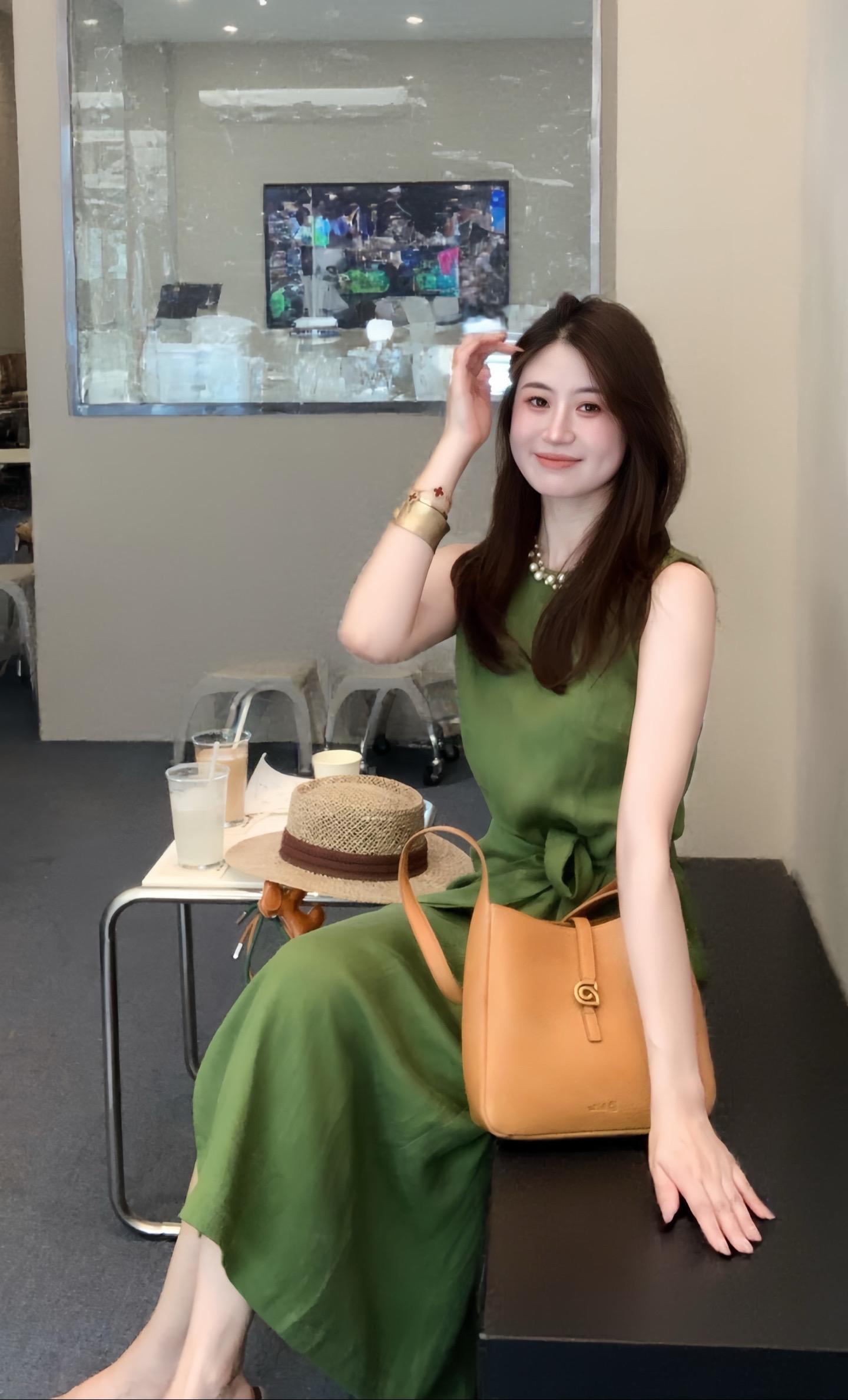 夏天穿搭 裙子控 简约穿搭 夏天穿出红人搭配高级感 美美的裙子