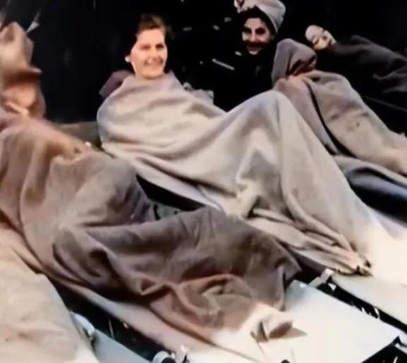 二战，3万犹太女人被关押，寒冬腊月却只能光着身子，只为随时满足纳粹分子的兽欲！当