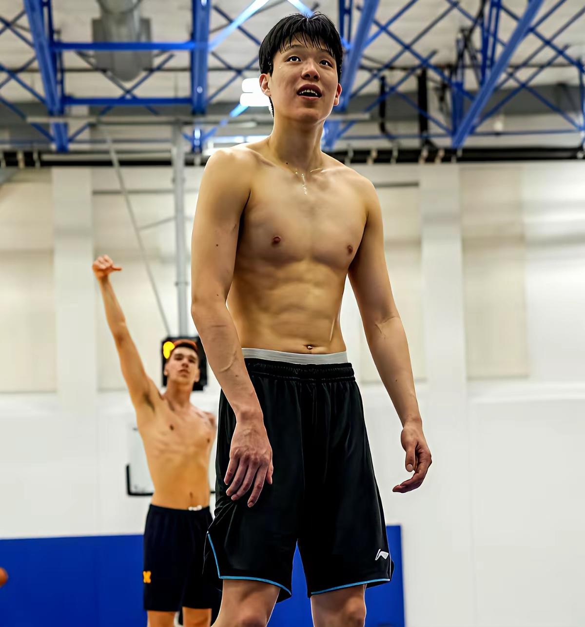 关注球员，为什么喜欢看球员的肌肉线条，没有腹肌的运动员，运动能力不强是现实