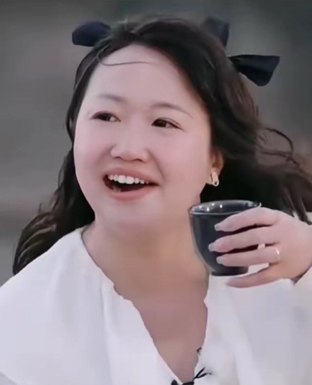我宣布！张家齐妈妈超越了当年麦琳的存在人家麦琳好歹还能理解，就是一直在家里社交圈生活圈太窄了，注意力