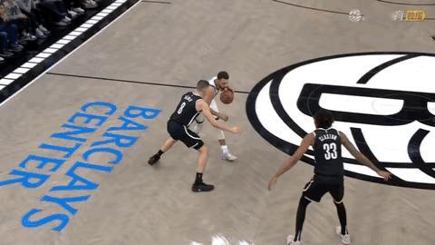 格林：在勇士和篮网的比赛里，库里连这样的球都能进，这或许就是他没获得哨子的缘由，