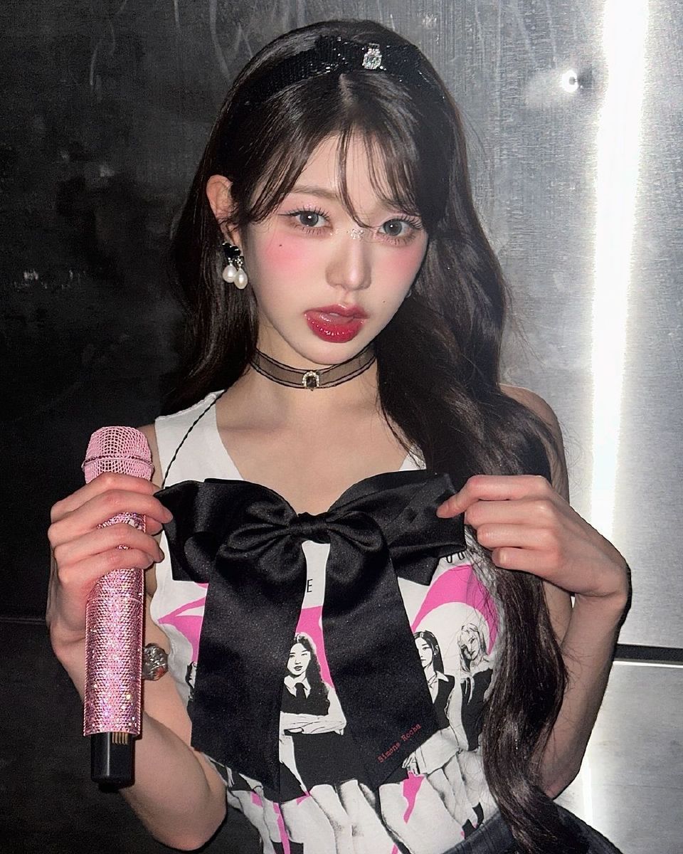 稍微了解一下张元英就会发现她一直都是大小眼呀这本来就是人正常的生理差异不知道有