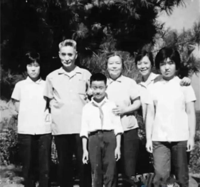 1985年，黄维回到了江西老家，见乡亲们的日子仍然很艰苦，说出了一句话，令大家瞠