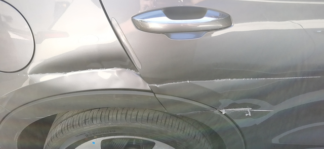 360全景有问题院内施工……车在这个小车右面也就是里面，通知一早上然后让挪车，