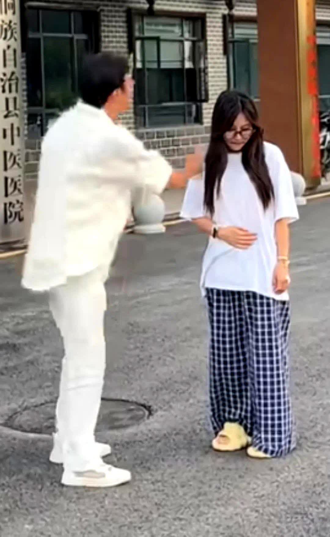 傻脸了吧！女子被男闺蜜劝说，去医院把孩子流掉，女子听信闺蜜的话，把孩子流了，