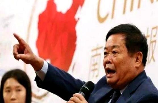 2017年，曹德旺与法国人谈合作，就在要签合同时，一位法国高管竟得意忘形地调侃中