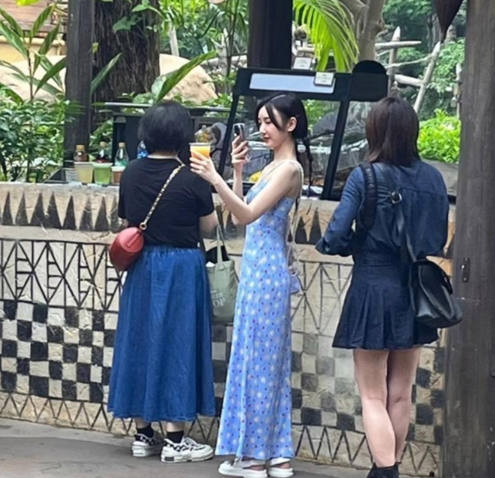 这是毛晓彤吗？少女感也太强了吧