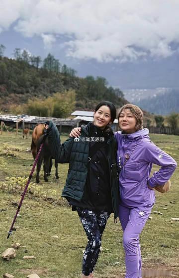 章泽天当时在游山玩水，而刘强东在“送外卖”<br />原来有钱人的生活...