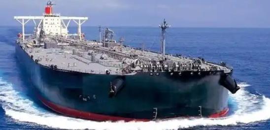 美军的“海盗旗”，这次直接撞上了钢铁墙！美国海岸警卫队的突击艇，试图强行逼停满载