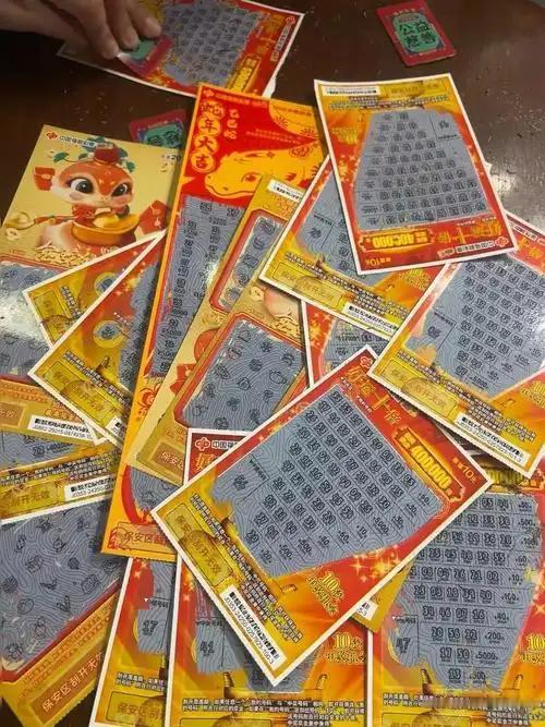 一名男子想要证实刮刮乐并非骗局，豪掷23万余元，将彩票店的存货全部买下，现场