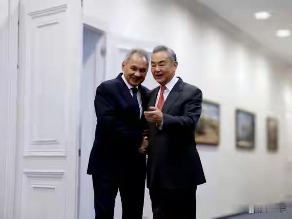 中俄战略对表的消息刚传开，就冲上了日本新闻头条，日本网民评论区更是一片恐慌，吓得